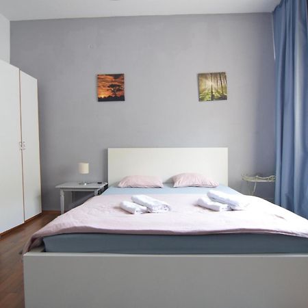 Studio Piata Rosetti Bucarest Esterno foto